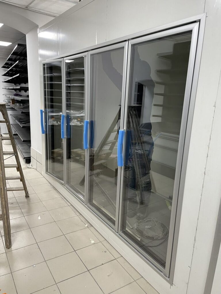 installation chambre froide vitrine sur mesure